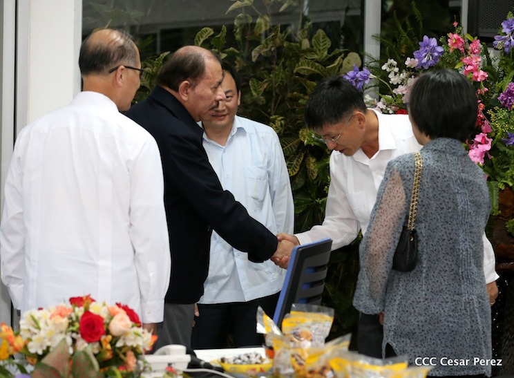 Daniel y Rosario se re&uacute;nen con canciller de China Taiw&aacute;n, Sr. David Tawei Lee