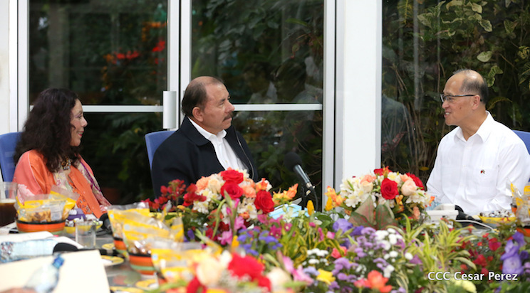 Daniel y Rosario se re&uacute;nen con canciller de China Taiw&aacute;n, Sr. David Tawei Lee