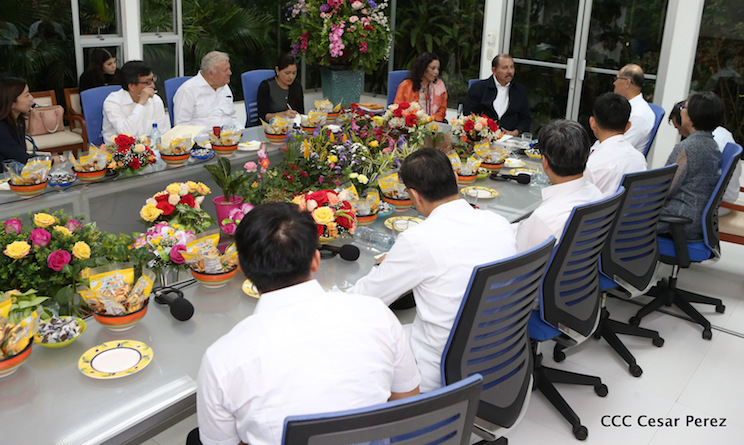 Daniel y Rosario se re&uacute;nen con canciller de China Taiw&aacute;n, Sr. David Tawei Lee
