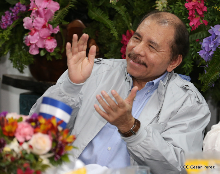 Entrega Medalla Presidente de la Rep&uacute;blica a Maestros y Alumnos