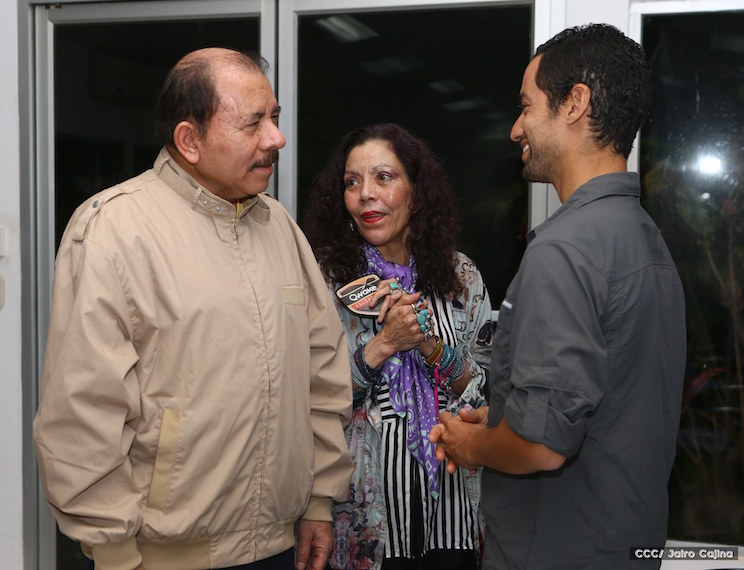 Daniel y Rosario con Sam Cossman