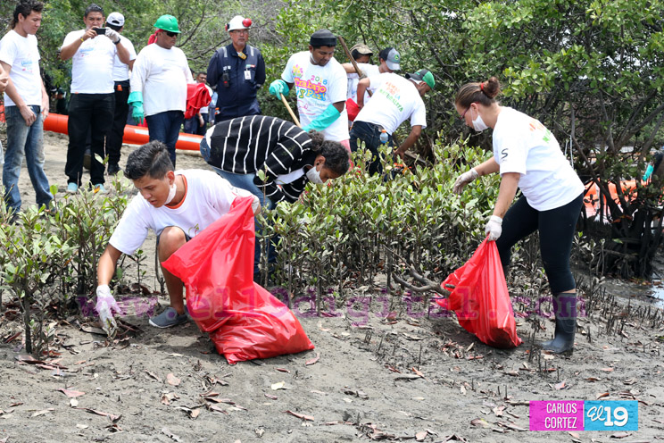 Jóvenes ambientalistas brindan amor a la Madre Naturaleza con jornada de limpieza en Puerto Sandino