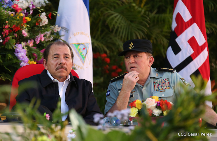 Daniel y Rosario participan del 36 Aniversario de la Fuerza Naval