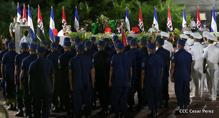 Daniel y Rosario participan del 36 Aniversario de la Fuerza Naval