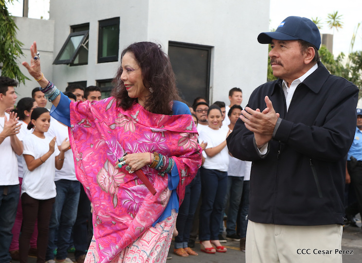 Inscripción de Daniel y Rosario como candidatos del FSLN