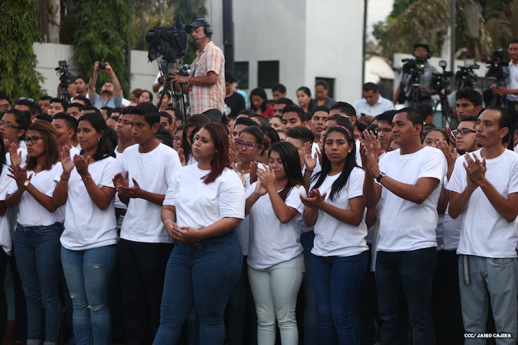 Inscripción de Daniel y Rosario como candidatos del FSLN
