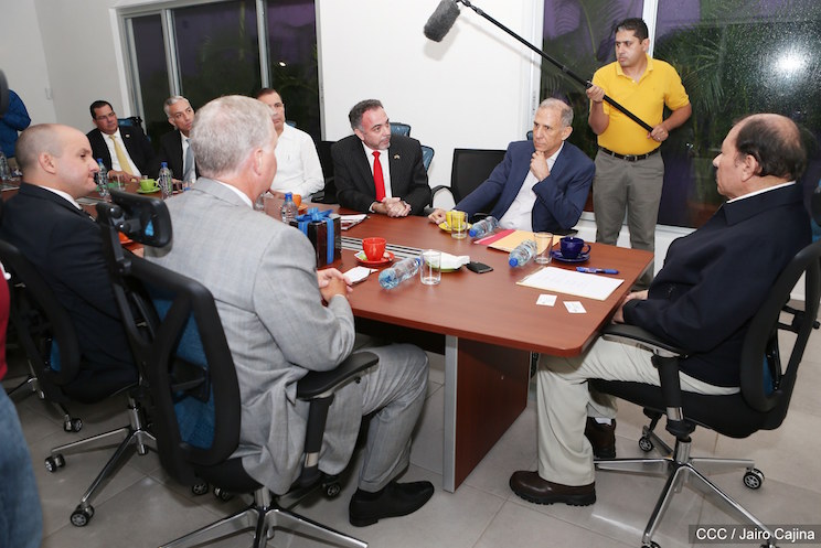Presidente Daniel se re&uacute;ne con vicepresidente de Cargill y representantes de AMCHAM