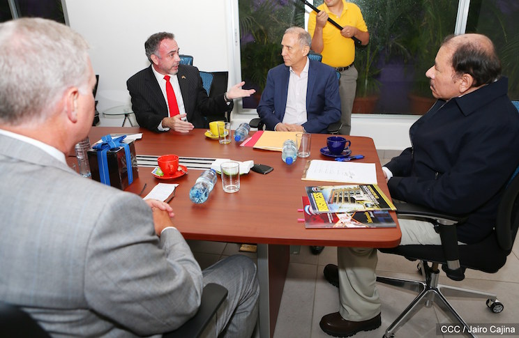 Presidente Daniel se re&uacute;ne con vicepresidente de Cargill y representantes de AMCHAM
