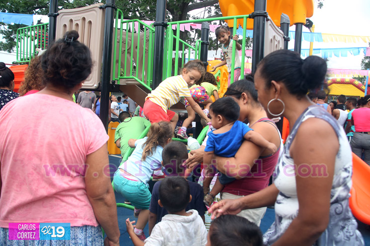 Familias inauguran parque en el barrio Primero de Mayo