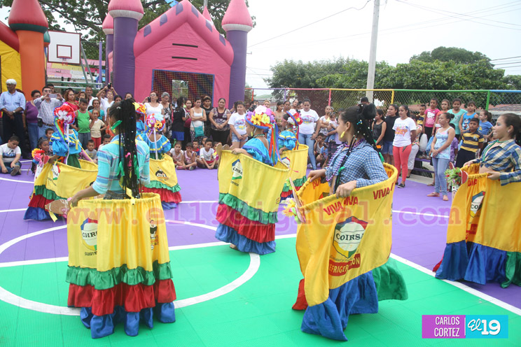 Familias inauguran parque en el barrio Primero de Mayo