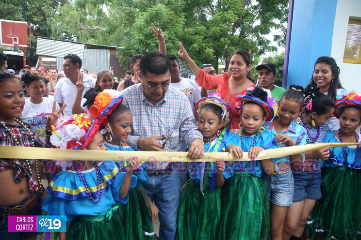 Familias inauguran parque en el barrio Primero de Mayo