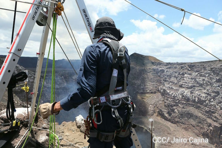 Sam Cossman concluye primer descenso a la Zona Cero del Volcán Masaya