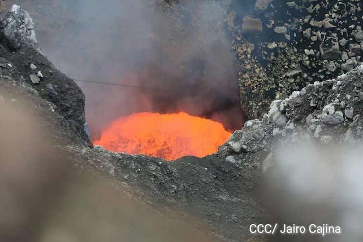 Sam Cossman concluye primer descenso a la Zona Cero del Volcán Masaya