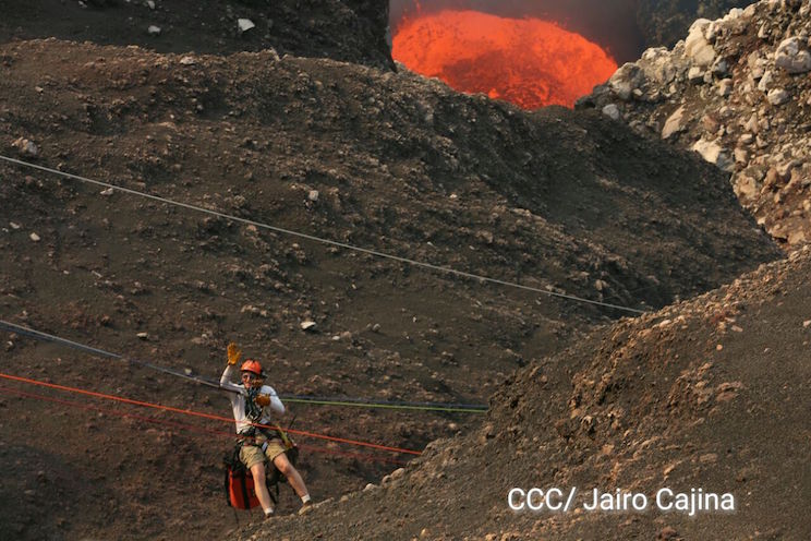 Sam Cossman concluye primer descenso a la Zona Cero del Volcán Masaya