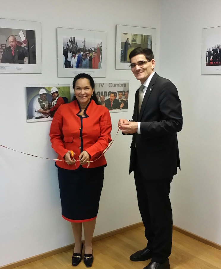 Rinden homenaje a Hugo Ch&aacute;vez en Helsinki