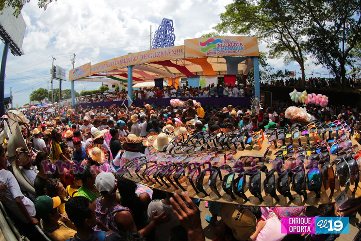 Miles acompa&ntilde;an a Santo Domingo en su recorrido por Managua