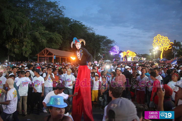 Juventud ratifica su apoyo con alegre concierto en Avenida de Bolívar a Chávez