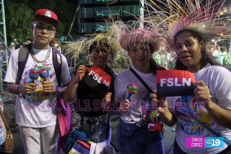 Juventud ratifica su apoyo con alegre concierto en Avenida de Bolívar a Chávez