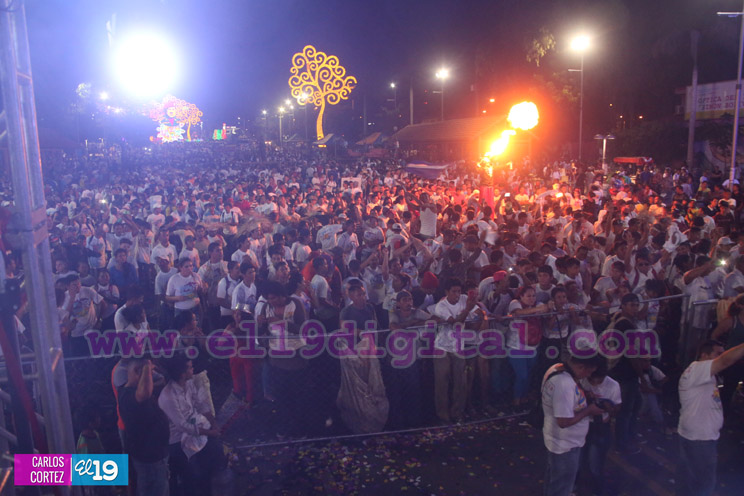 Juventud ratifica su apoyo con alegre concierto en Avenida de Bolívar a Chávez