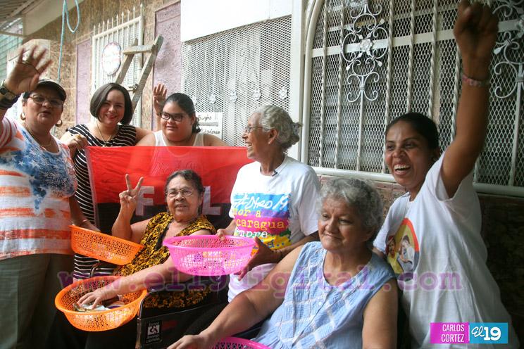 Ni&ntilde;@s y Madres celebran D&iacute;a de la Alegr&iacute;a en barrio 14 de Junio