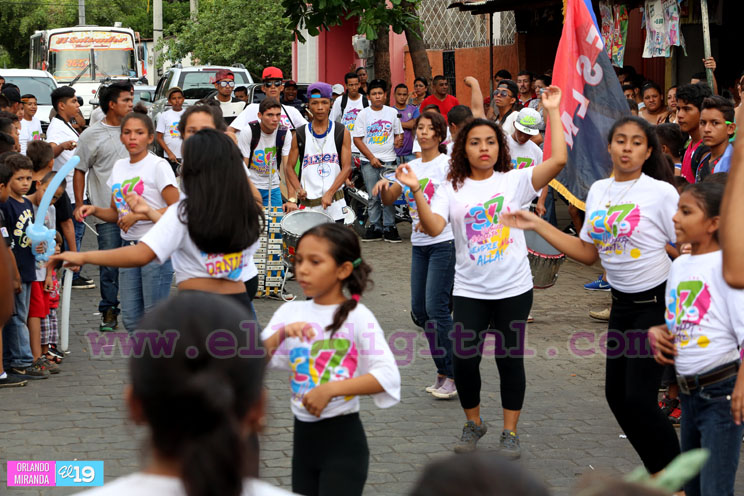 Familias celebran el D&iacute;a de la Alegr&iacute;a en Unidad y Tranquilidad