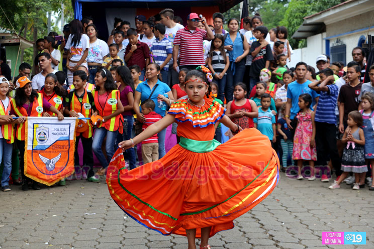Familias celebran el D&iacute;a de la Alegr&iacute;a en Unidad y Tranquilidad