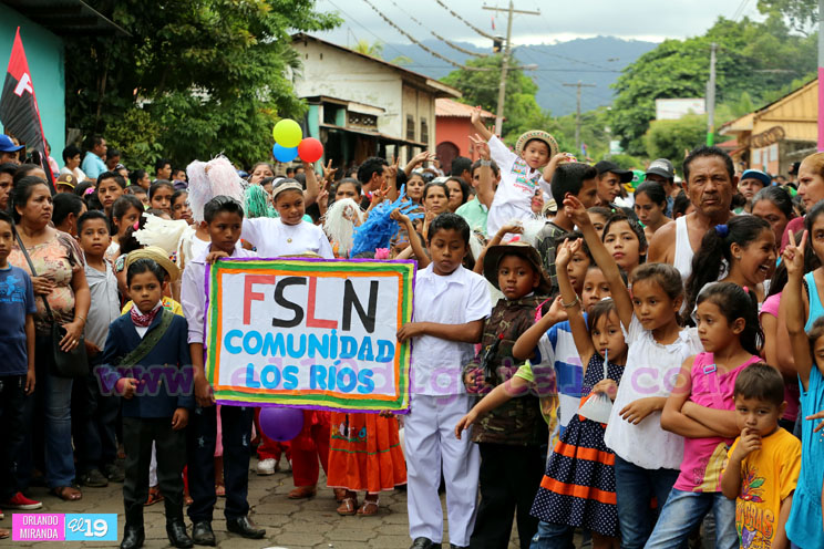 Familias celebran el D&iacute;a de la Alegr&iacute;a en Unidad y Tranquilidad