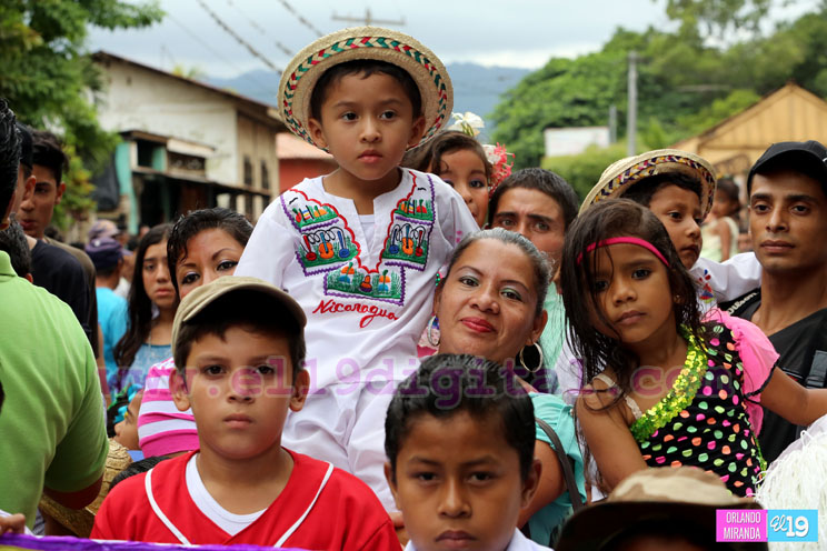 Familias celebran el D&iacute;a de la Alegr&iacute;a en Unidad y Tranquilidad