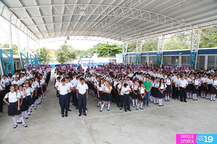 Estudiantes del 14 de Septiembre regresan a clases con mucho entusiasmo