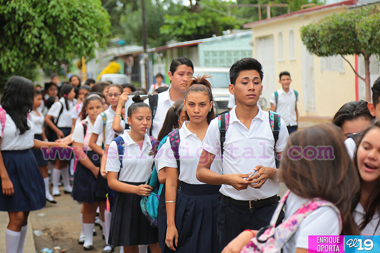 Estudiantes del 14 de Septiembre regresan a clases con mucho entusiasmo