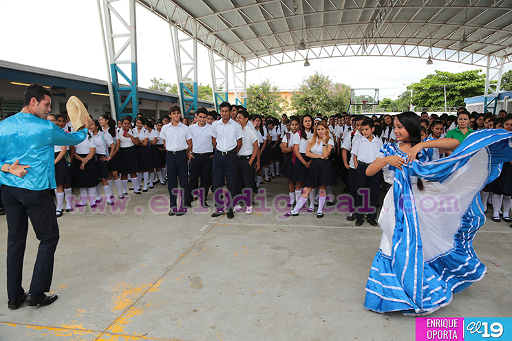 Estudiantes del 14 de Septiembre regresan a clases con mucho entusiasmo