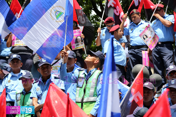 Policía Nacional saluda el 37/19