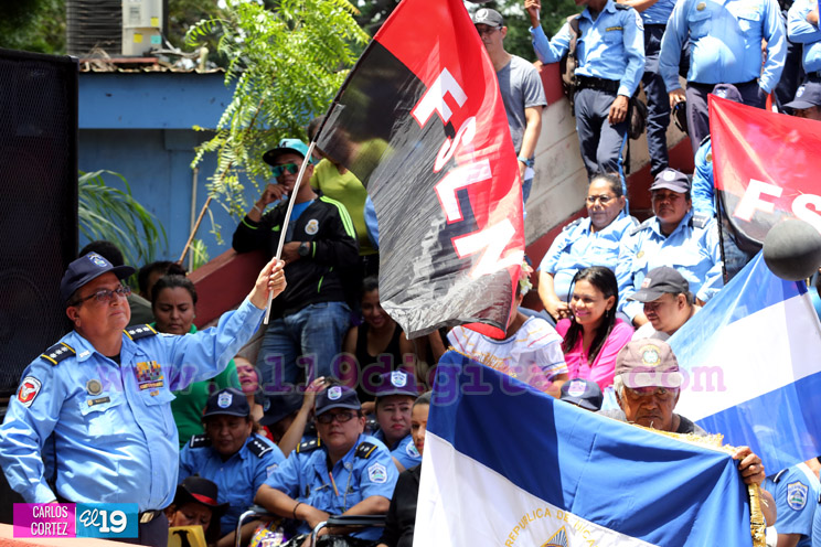 Policía Nacional saluda el 37/19
