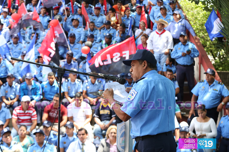 Policía Nacional saluda el 37/19