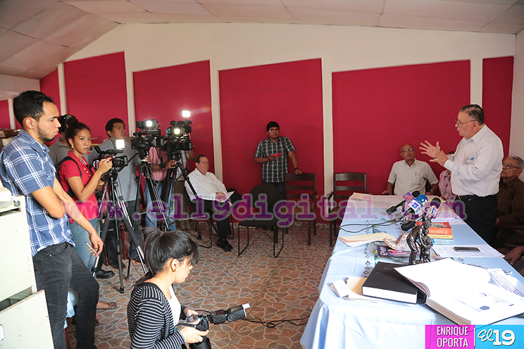 Conferencia de prensa de Pedro Reyes