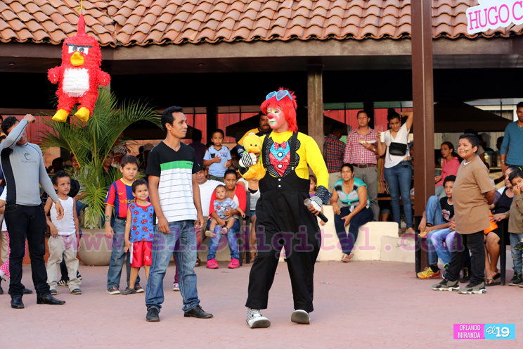 Familias disfrutan de la variedad cultural y gastron&oacute;mica de la Avenida de Bol&iacute;var a Ch&aacute;vez