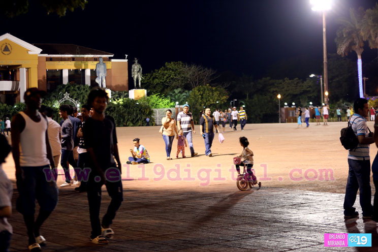 Familias disfrutan de la variedad cultural y gastron&oacute;mica de la Avenida de Bol&iacute;var a Ch&aacute;vez