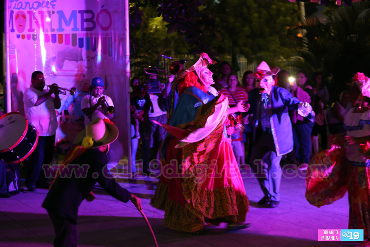 Familias disfrutan de la variedad cultural y gastron&oacute;mica de la Avenida de Bol&iacute;var a Ch&aacute;vez