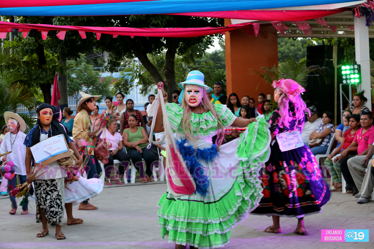 Familias disfrutan de la variedad cultural y gastron&oacute;mica de la Avenida de Bol&iacute;var a Ch&aacute;vez