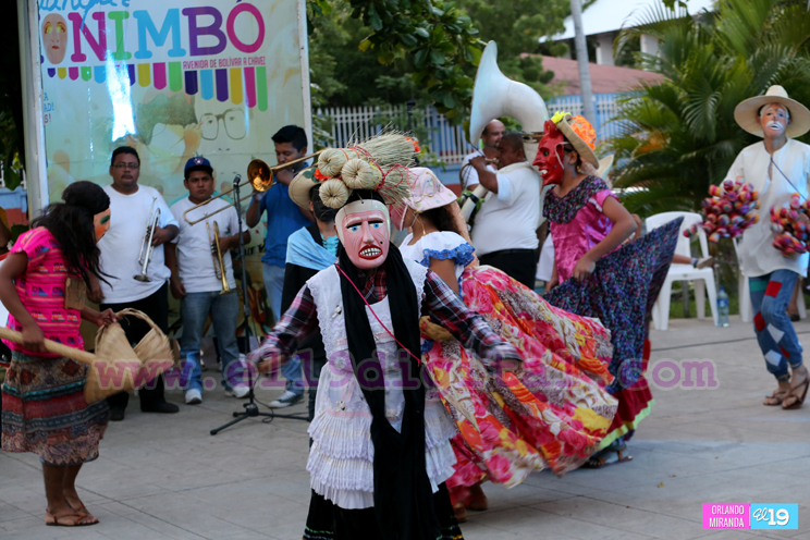 Familias disfrutan de la variedad cultural y gastron&oacute;mica de la Avenida de Bol&iacute;var a Ch&aacute;vez