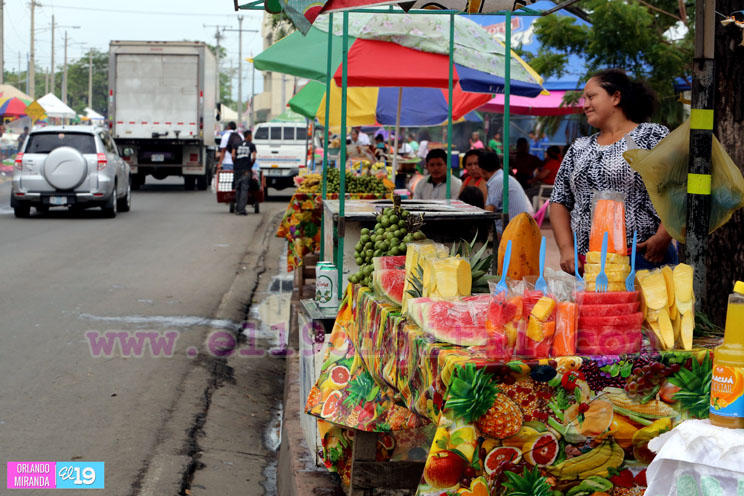 Comerciantes en inmediaciones de Plaza de La Fe