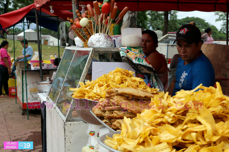 Comerciantes en inmediaciones de Plaza de La Fe