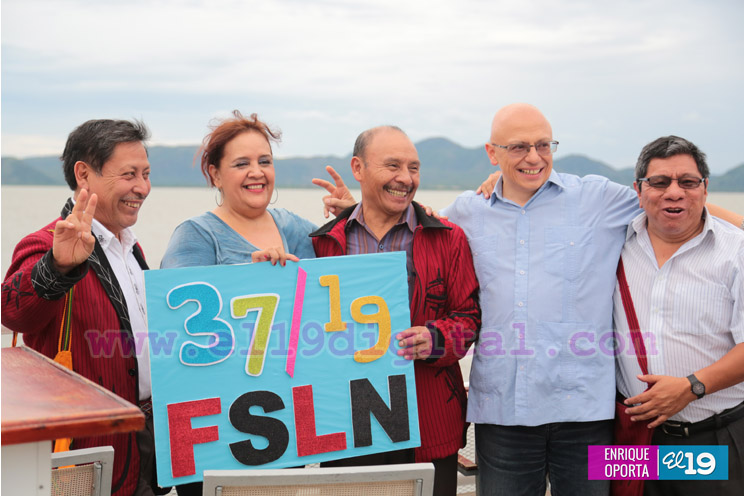 Internacionalistas participan en celebración del 37/19