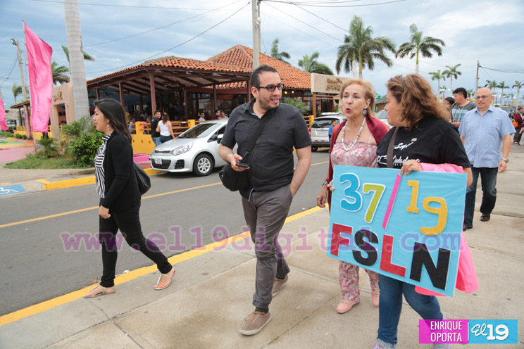 Internacionalistas participan en celebración del 37/19