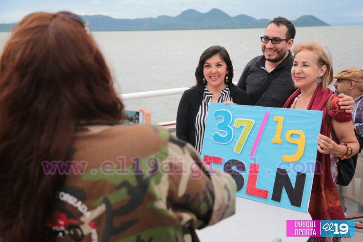 Internacionalistas participan en celebración del 37/19