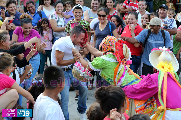 Capitalinos celebran con alegría y compromiso el Día de los Estudiantes