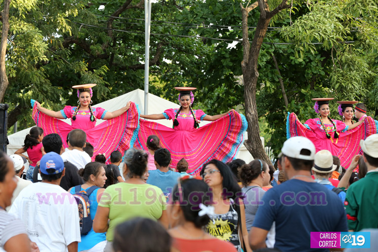 Capitalinos celebran con alegría y compromiso el Día de los Estudiantes