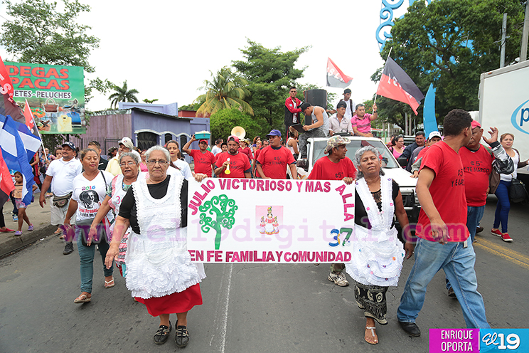Familias nicaragüenses festejan las victorias alcanzadas con la Revolución Sandinista