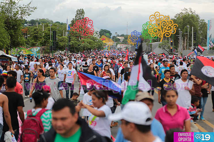 Familias nicaragüenses festejan las victorias alcanzadas con la Revolución Sandinista