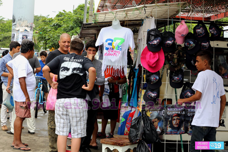 Comerciantes reportan buenas ventas este 19 de Julio